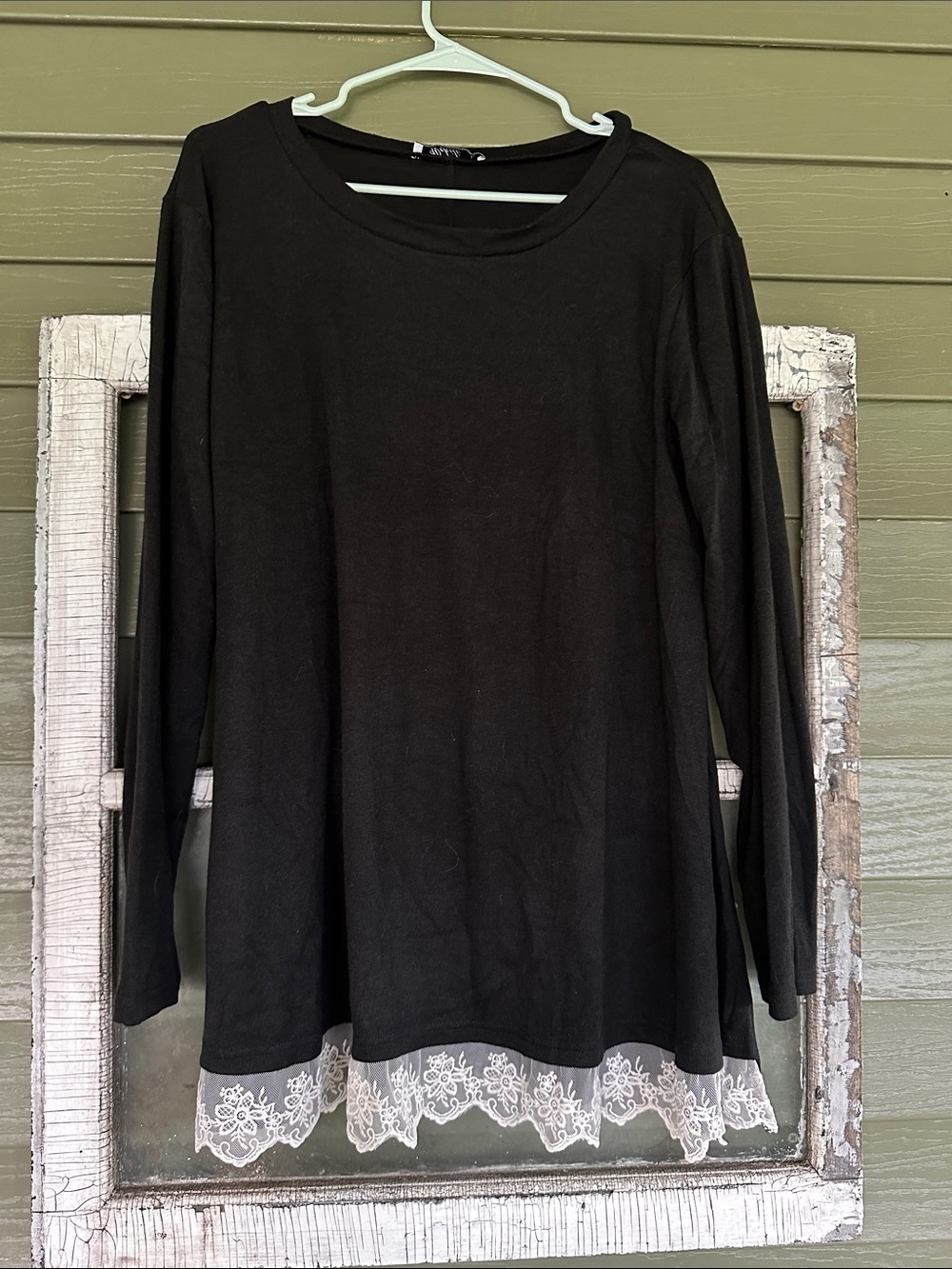 Black Long-Sleeve Lace-Hem Women's Top